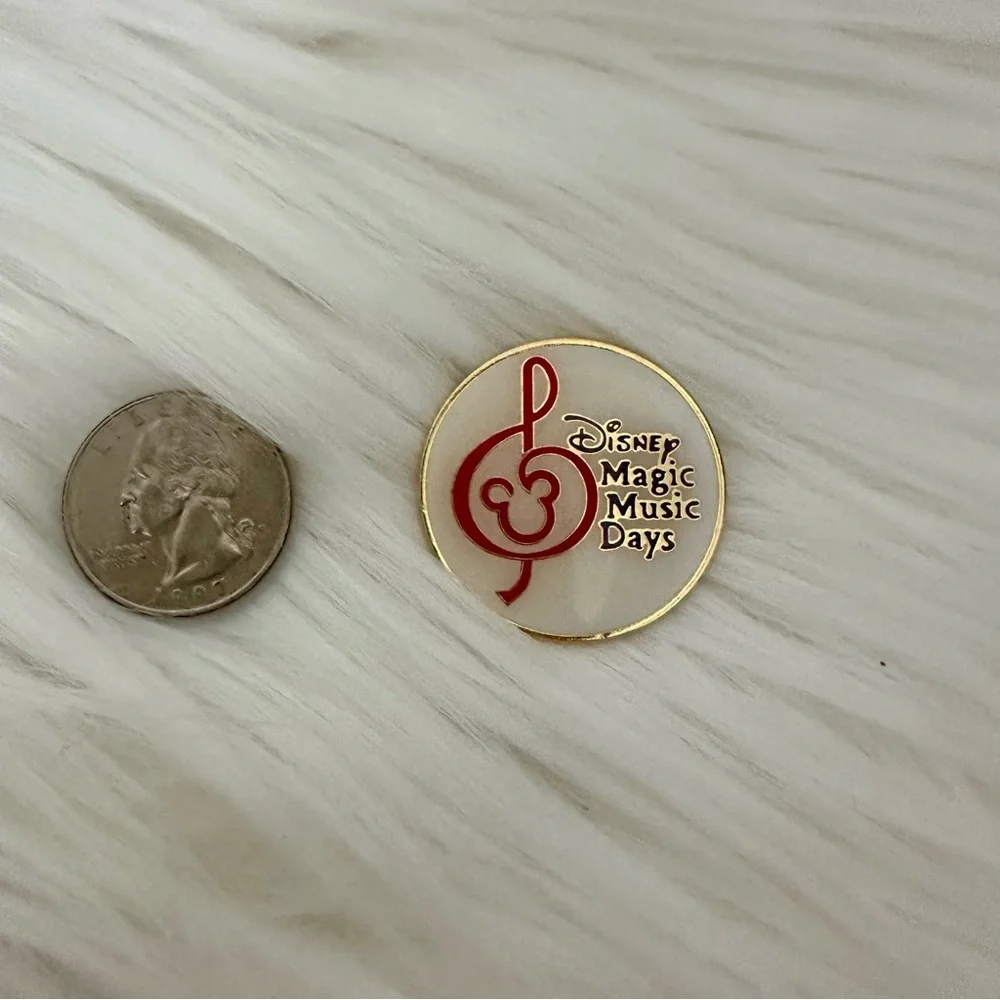 Vintage Disney Magic Music Days Round Circle 1” Pin - Picture 3 of 4
